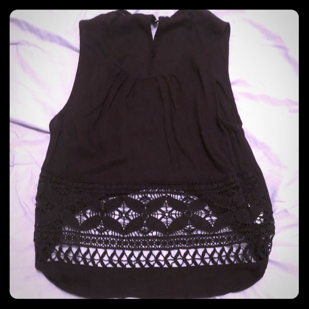 Short black blouse
